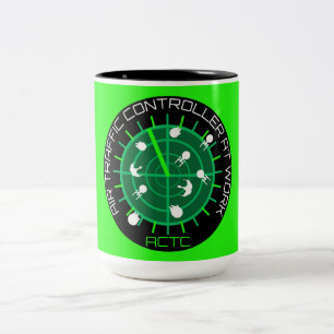 Caneca De Café Em Dois Tons Controlador de tráfego aéreo