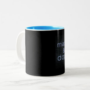 Caneca De Café Em Dois Tons Convicção louca e uma alma do narcótico