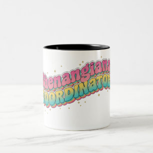 Caneca De Café Em Dois Tons Coordenador de Travessuras Letreiro Inchado Retro 