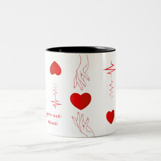 Caneca De Café Em Dois Tons Copo de Amor Minimalista com Coração Batendo e Mão