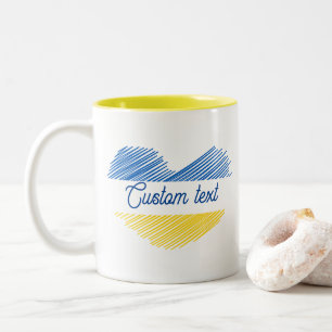 Caneca De Café Em Dois Tons Coração azul e amarelo. Custom Text. Personalizáve