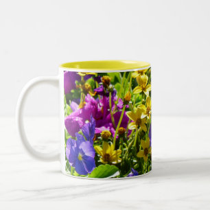 Caneca De Café Em Dois Tons Coreopse Amarela e Violas Púrpuras - Corais Colori
