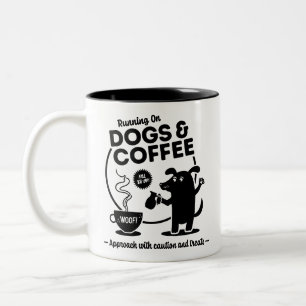 Caneca De Café Em Dois Tons Correndo com Cachorros e Café 11 oz.