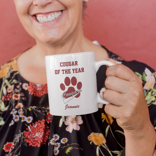 Caneca De Café Em Dois Tons Cougar do Ano Maroon Engraçado (Criador carregado)