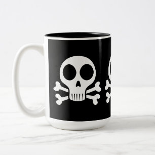 Caneca De Café Em Dois Tons crânio assustador em um fundo preto