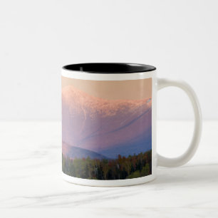 Caneca De Café Em Dois Tons Crepúsculo e Monte Washington em New Hampshire