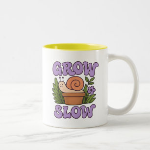 Caneca De Café Em Dois Tons Cresça Lento Caracol Fofo Citação de Jardim Design