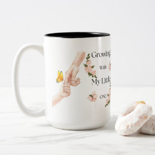 Caneca De Café Em Dois Tons Crescendo Com Meu Pequeno Citação Floral