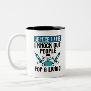 Caneca De Café Em Dois Tons CRNA derruba Pessoas Enfermeira Anestesista