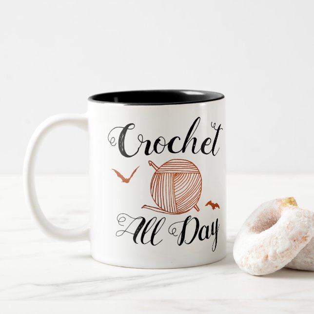 Caneca De Café Em Dois Tons Crochet All Day Halloween Yarn + Bats (Com Donut)
