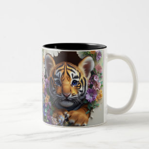 Caneca De Café Em Dois Tons Cubo De Tigre Adorável Pionando Por Um Floral Colo