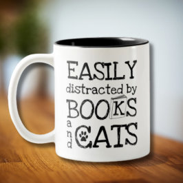 Caneca De Café Em Dois Tons Cute facilmente distraído por livros e gatos