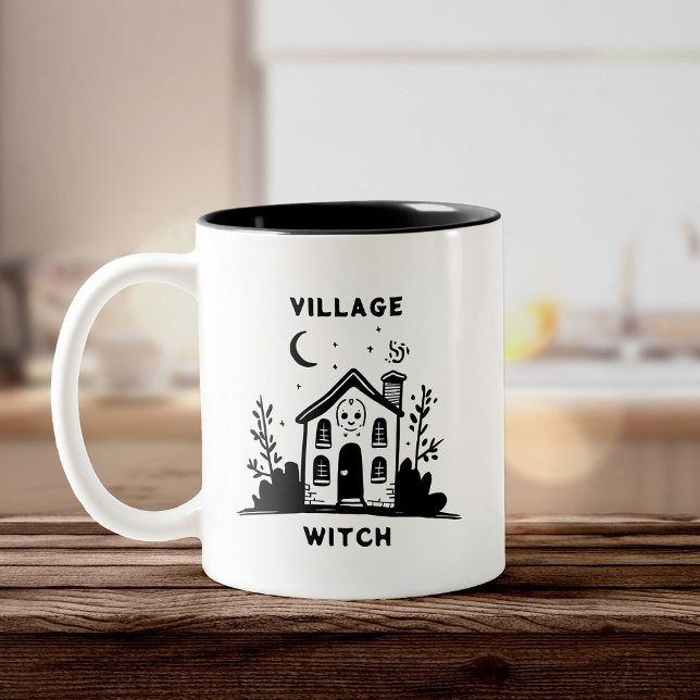 Caneca De Café Em Dois Tons Cute Village Witch Whimsical House (Criador carregado)