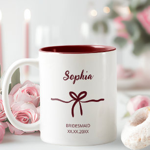 Caneca De Café Em Dois Tons Data do Nome Moderno do Script Bridesmaid do Arco