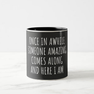 Caneca De Café Em Dois Tons De Vez Em Quando Vem Alguém Incrível