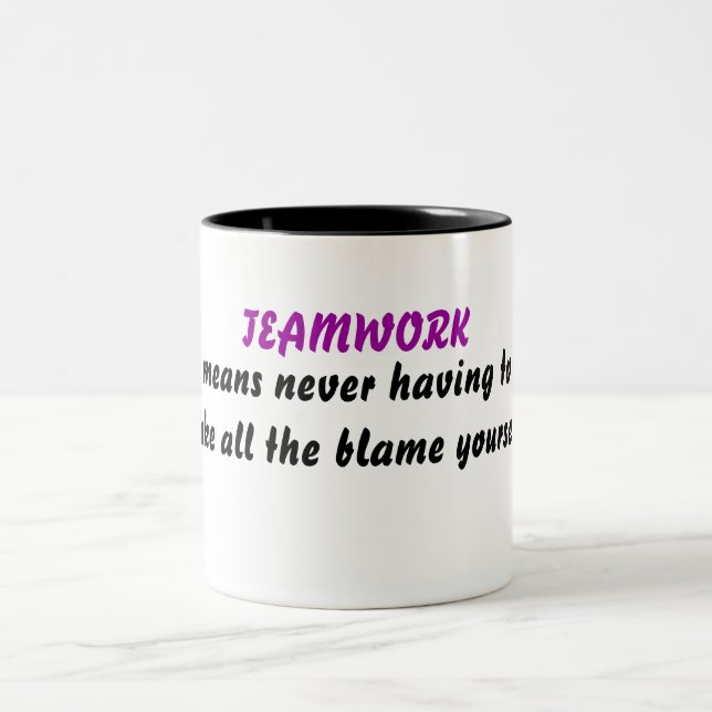 Caneca De Café Em Dois Tons Definição dos trabalhos em equipe (Centro)
