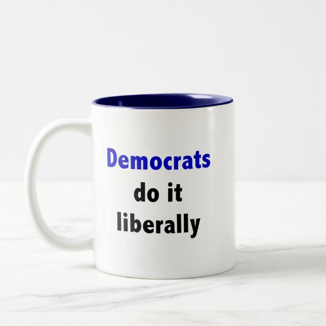 Caneca De Café Em Dois Tons Democratas fazem-no agridem liberalmente (Esquerda)