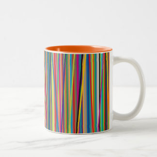 Caneca De Café Em Dois Tons Desenho de listras abstratas coloridas