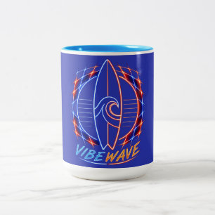 Caneca De Café Em Dois Tons Design da Prancha de Surf Vibewave Neon – Retro On