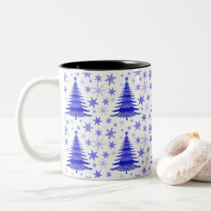 Caneca De Café Em Dois Tons Design do padrão azul da árvore de Natal