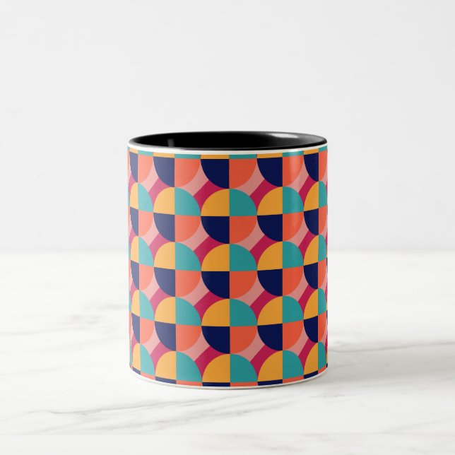CANECA DE CAFÉ EM DOIS TONS DESIGN GEOMÉTRICO. (Centro)