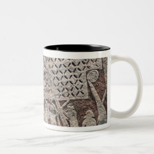 Caneca De Café Em Dois Tons Detalhe de uma pedra da imagem que descreve Viking