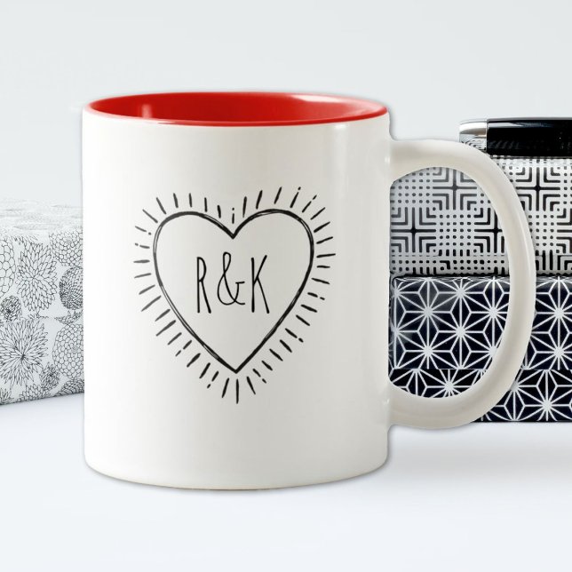 Caneca De Café Em Dois Tons Dia de os namorados Monograma Cardíaco (A modern monogram heart  Valentines Day mug, Personalize it with your initials.)