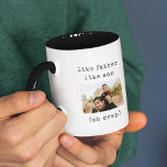 Caneca De Café Em Dois Tons Dia de os pais Engraçado Como Pai Como Foto Do Fil<br><div class="desc">Sip e ria! Nossa engraçada caneca de Dia de os pais,  com uma reviravolta no estilo da máquina de escrever. Tal pai,  tal filho,  comemorar o humor em cada gota! 😄 #PaiPiadas #PaiFilhoBond</div>