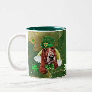 Caneca De Café Em Dois Tons Dia de São Patrício Dourado do Basset Hound Person