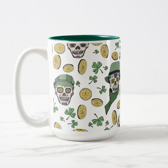 Caneca De Café Em Dois Tons Dia de São Patrício Verde - Crânio Irlandês (Esquerda)
