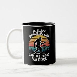 Caneca De Café Em Dois Tons Disco de Golfe Engraçado Vintage Bigfoot Golfista 