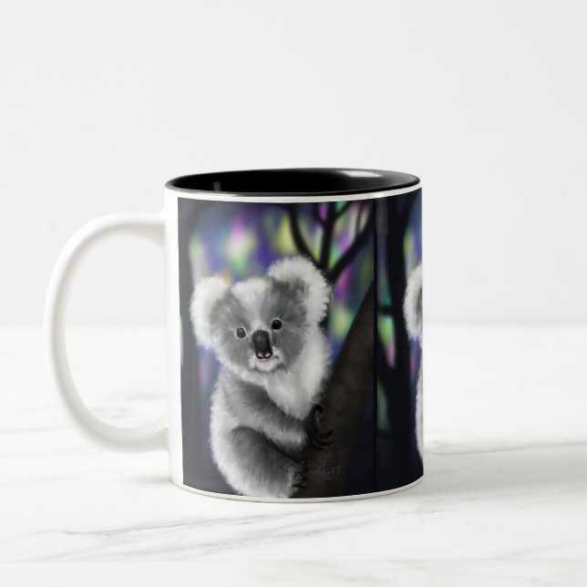 Caneca De Café Em Dois Tons Dreamy Koala em uma Floresta Encantada (Esquerda)
