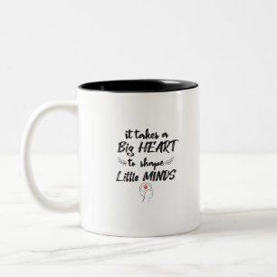 Caneca De Café Em Dois Tons É preciso um grande coração para formar mentes