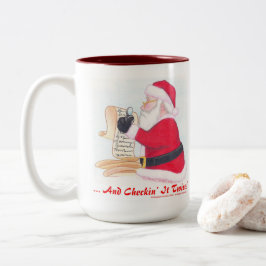 Caneca De Café Em Dois Tons E Verificando Duas Vezes
