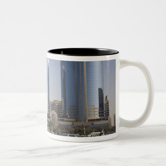 Caneca De Café Em Dois Tons EAU, Dubai, Dubai Creek. Canal de cruzeiros Dhow (Direita)