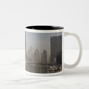 Caneca De Café Em Dois Tons EAU, Dubai. Torres Marina com barcos em âncora.