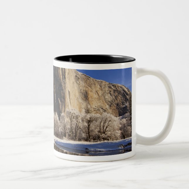 Caneca De Café Em Dois Tons El Capitan se reflete no rio Merced em (Direita)