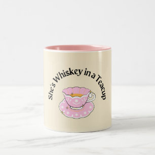 Caneca De Café Em Dois Tons Ela é uísque em um Teacup Mug