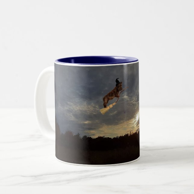 Caneca De Café Em Dois Tons Ela é uma Bruxa (Frente Esquerda)