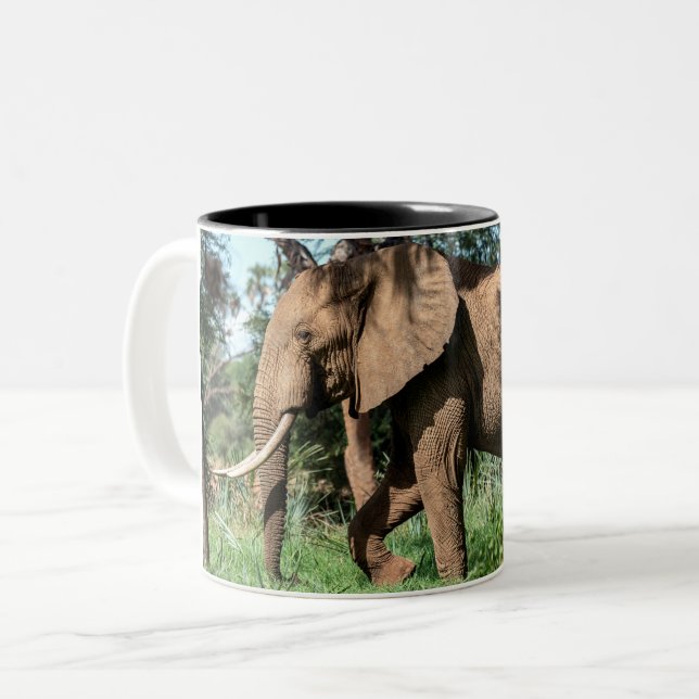 Caneca De Café Em Dois Tons Elefante Africano no Safari (Frente Esquerda)