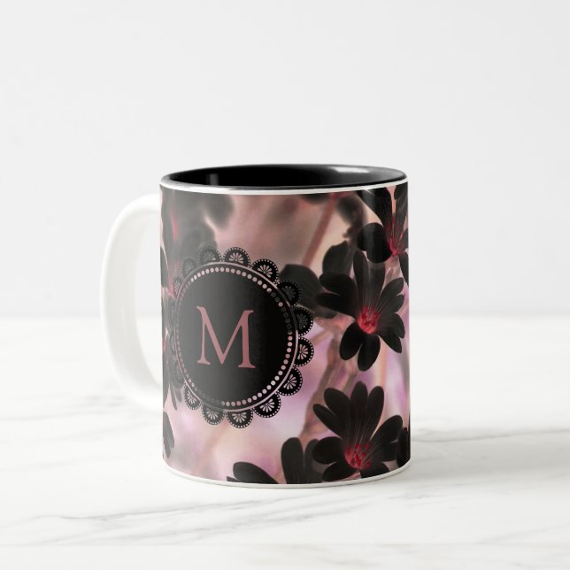 Caneca De Café Em Dois Tons Elegant Black Lilac Flowers Monogram (Frente Esquerda)