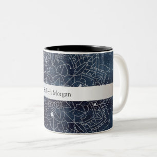 Caneca De Café Em Dois Tons Elegante Mandala Prateado Moderno com Faixa Azul-M