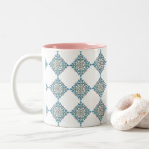 Caneca De Café Em Dois Tons Elegante Medalhão Floral Simétrico
