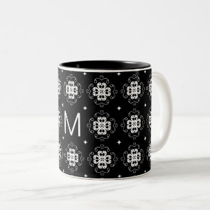 Caneca De Café Em Dois Tons Elegante Padrão Monograma Preto e Branco Ornado