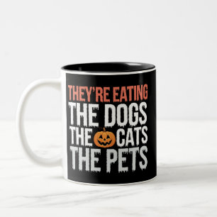 Caneca De Café Em Dois Tons Eles Estão Comendo Os Cães Os Gatos Os Animais de 