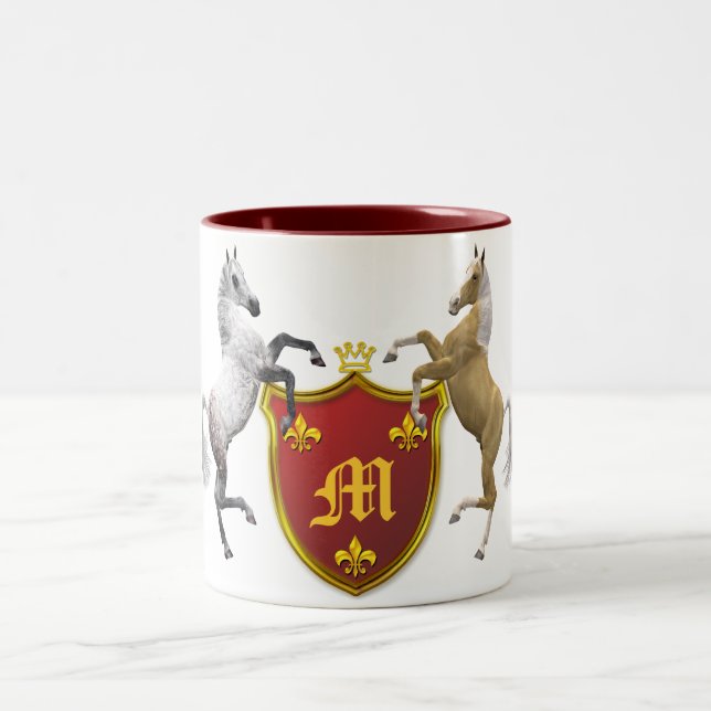 Caneca De Café Em Dois Tons Elevando cavalos com um protetor heráldico, (Centro)