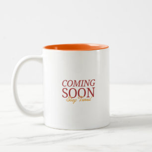 Caneca De Café Em Dois Tons Em Breve, Fique Ligado