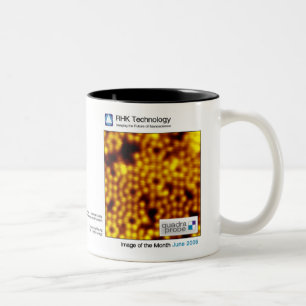 Caneca De Café Em Dois Tons Em junho de 2006 - tecnologia de RHK: Imagem do