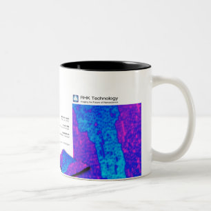 Caneca De Café Em Dois Tons Em novembro de 2005 - tecnologia de RHK: Imagem do