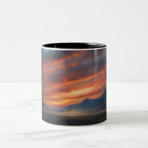 Caneca De Café Em Dois Tons Embers Ventos: Uma Paisagem Islandesa